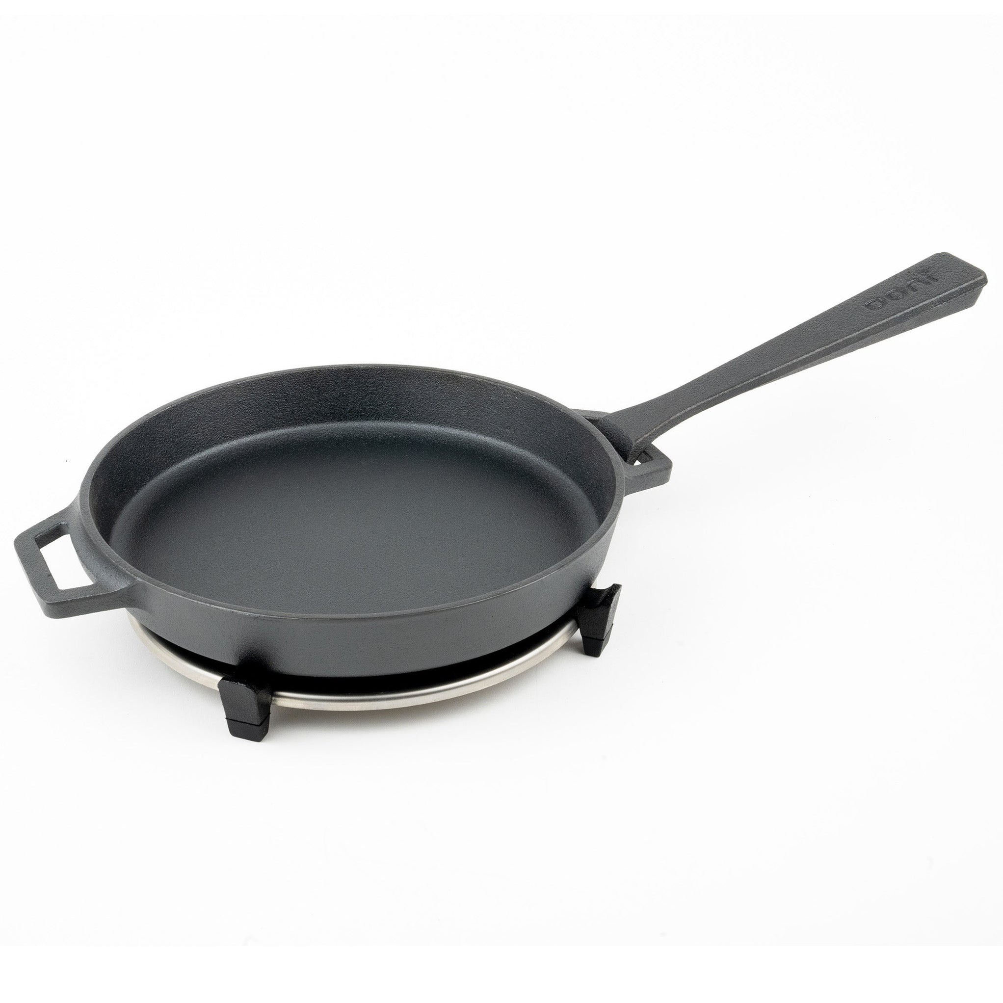 Ooni Dual-Sided Grizzler Plate and Cast Iron Skillet Pan Bundle — Ooni USA